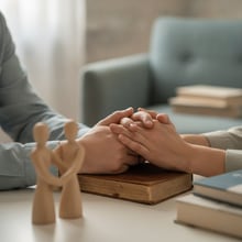 אינפוגרפיקה: מבט מהיר על ייעוץ זוגי. מתי פונים, איך מזהים את הצורך ואיך מוצאים יועצים מומלצים.